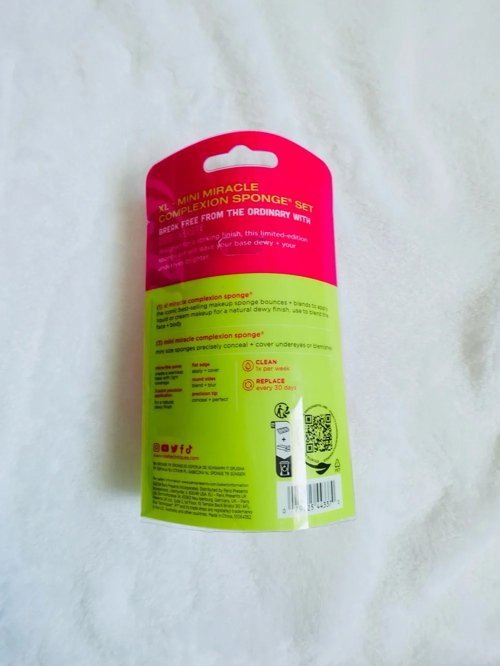 Real Techniques VIVID ESCAPE XL + MINI MIRACLE COMPLEXION SPONGE CASE - New
